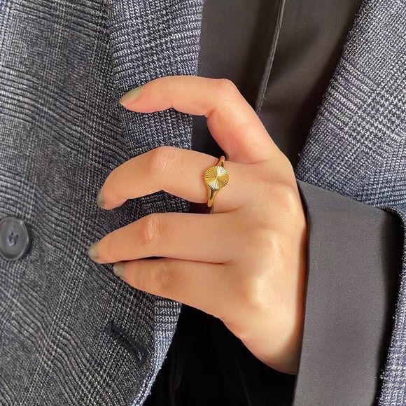 18K Gold Plated Soleil Sunburst Signet Ring - Picture 5 of 8